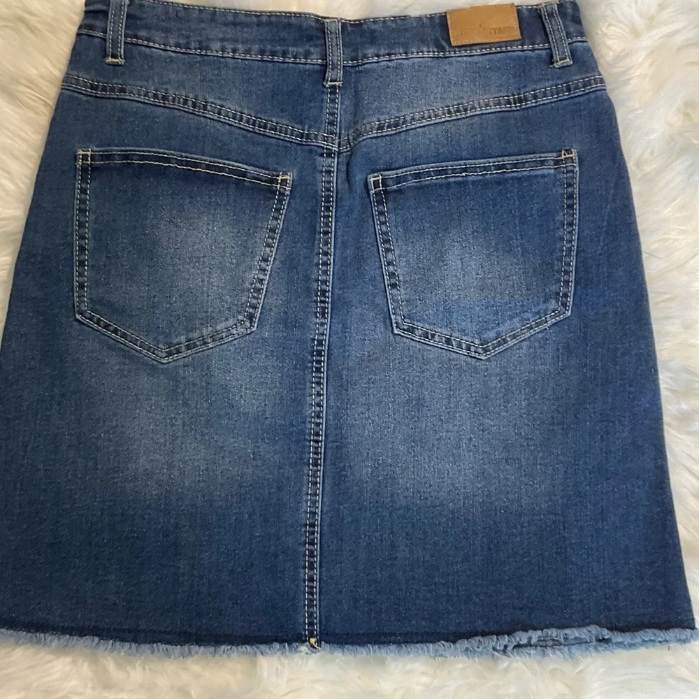 Red Star Button-Front Medium Blue Distressed Denim Mini Skirt Size 2 - Picture 2 of 16
